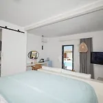 Myconian Theros Luxury Suites Aparthotel 4*